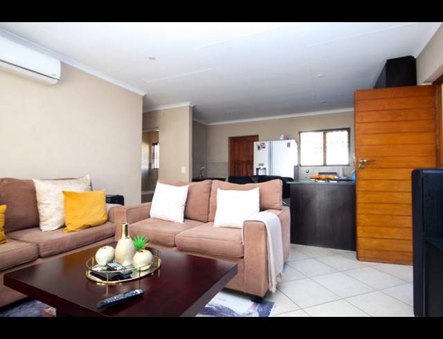 3 BEDROOM TOWNHOUSE FOR SALE IN THATCHFIELD